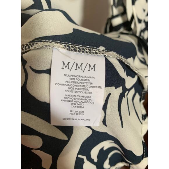 Cabi Shoulder Tie #5731  Navy/White Sleeveless Floral Print Medium Women's - Picture 8 of 8